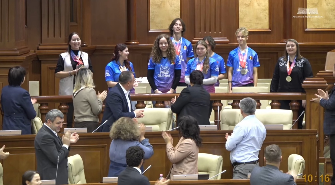 World robotics champions honored in Parliament; five students in Criuleni won three medals