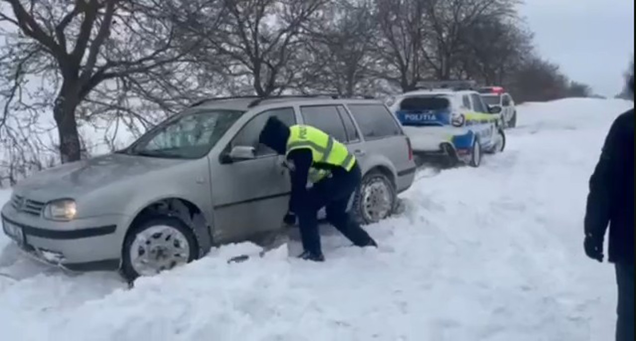 Sfaturile salvatorilor pe timp de ger: Evitați deplasările lungi și respectați măsurile de siguranță