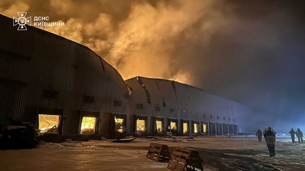 ACTUALIZARE | Incendiu la depozitele fabricii Roshen din Yahotyn după un atac masiv al Rusiei asupra Ucrainei: „40.000 de metri pătrați în flăcări. În jur e iadul”
