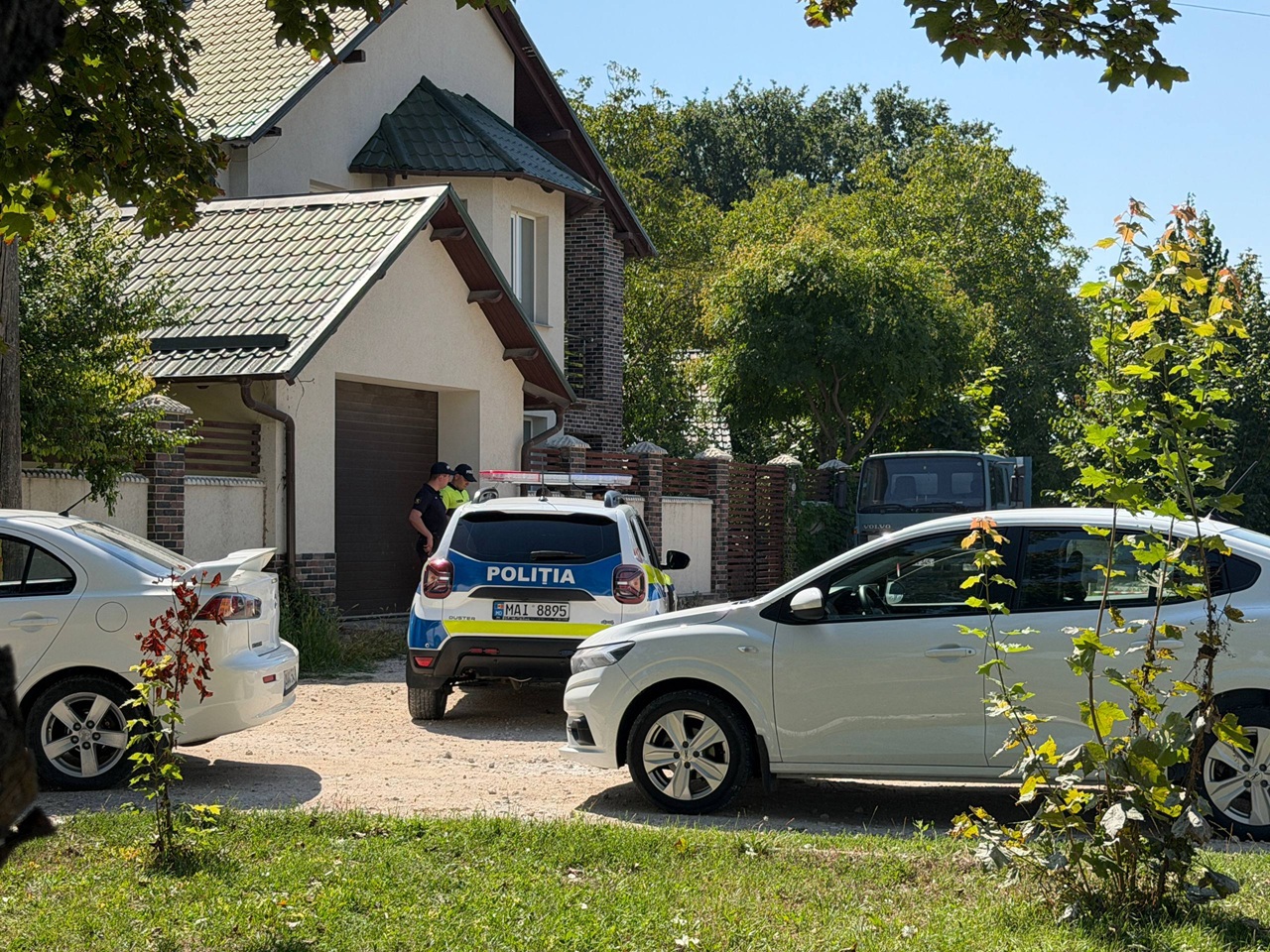 Cazul de la Măgdăcești: Poliția examinează versiunea unei crime urmate de sinucidere
