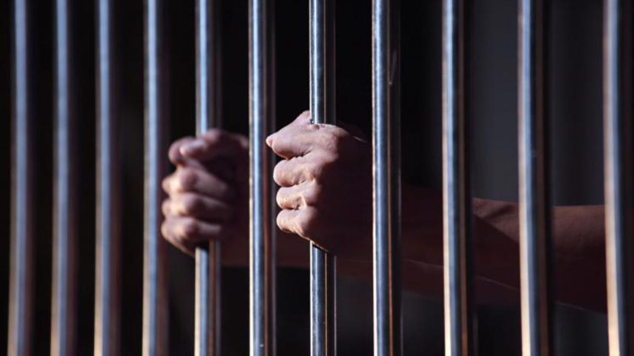 Fetiță de nouă ani din raionul Hâncești ar fi fost violată de vecin: Bărbat de 55 de ani, reținut  