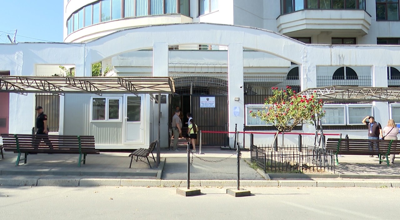 Alegerile pentru Duma de Stat: Prezență scăzută la Ambasada Rusiei din Chișinău și 16 secții deschise ilegal în stânga Nistrului