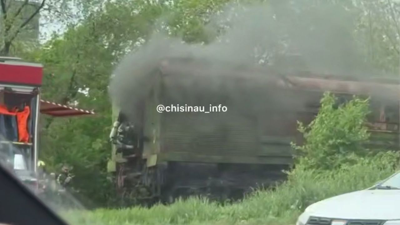  Locomotivă distrusă de flăcări la Chișinău