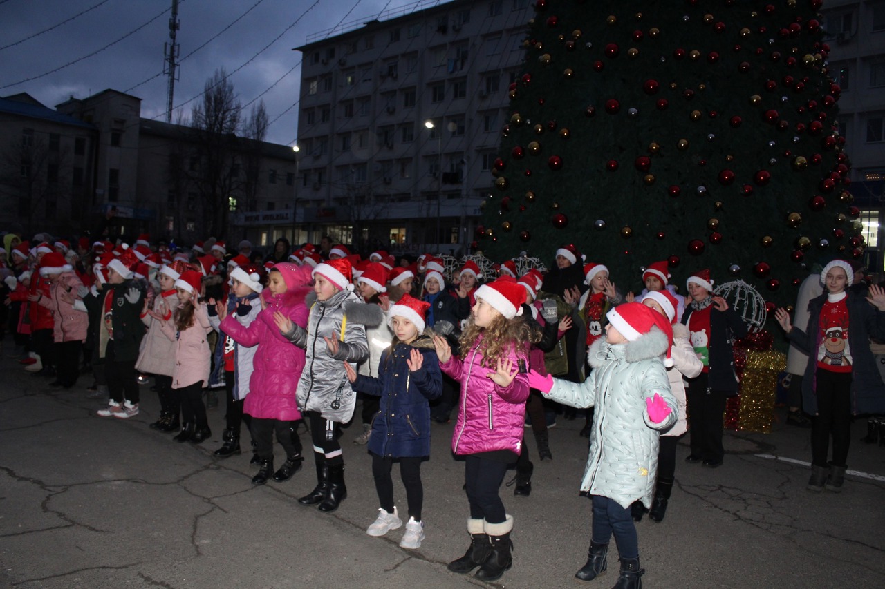 Orașul Ialoveni a dat start sărbătorilor de iarnă