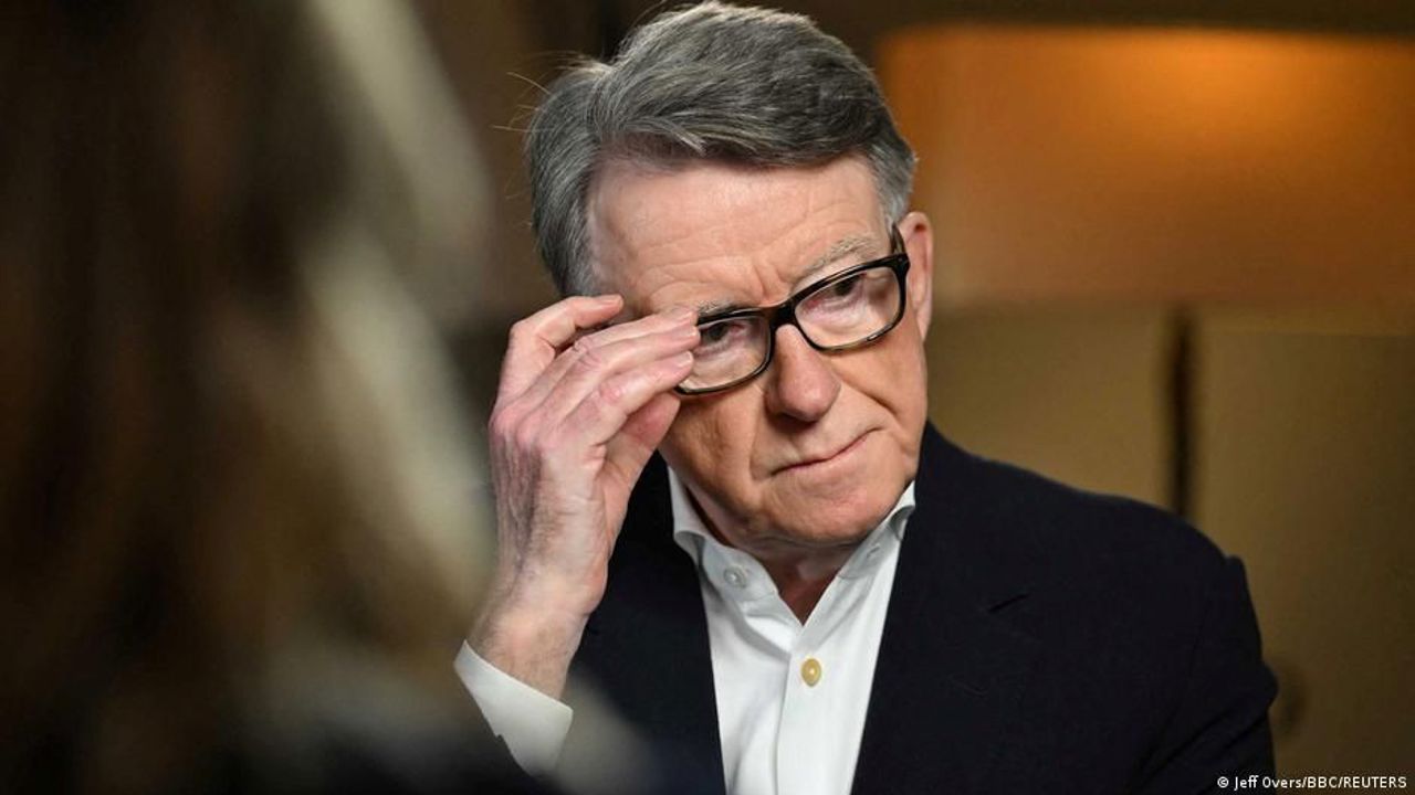 Fostul ambasador britanic în SUA, Peter Mandelson, reținut în dosarul Epstein