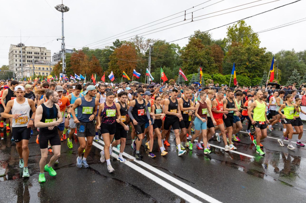 Peste 10.000 de participanți din 59 de țări, la Chișinău Marathon 2026: Șeful Guvernului îi îndeamnă să descopere bucătăria și vinurile autohtone