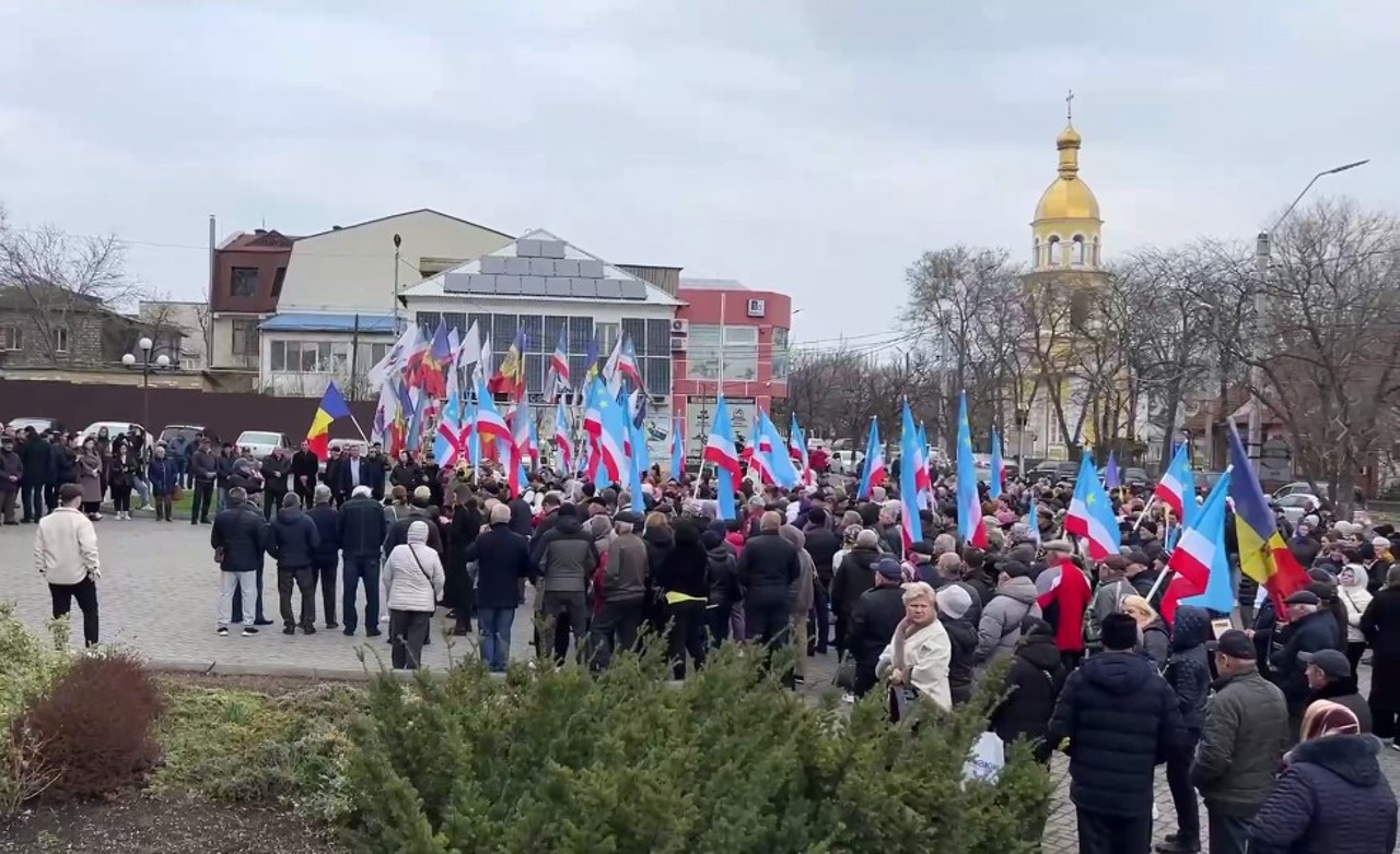 В Комрате проходит митинг после задержания башкана Евгении Гуцул