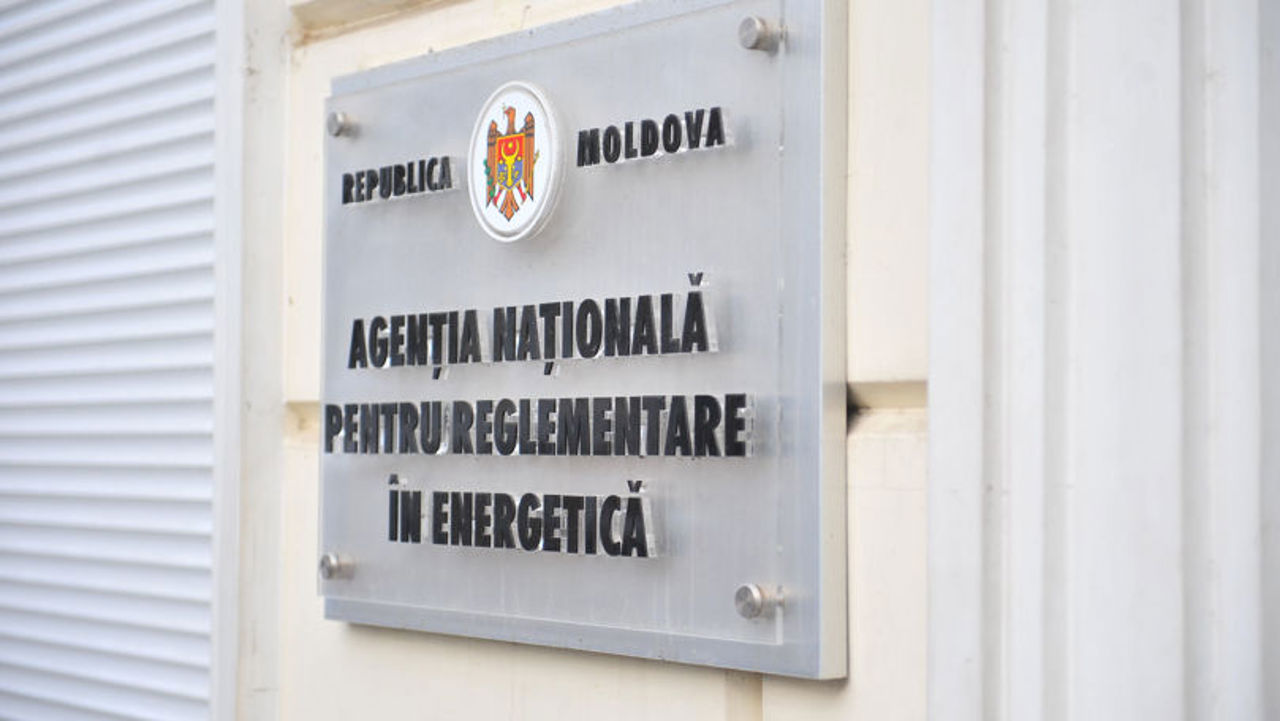 Opt persoane, inclusiv un secretar de stat, candidează la funcția de director al ANRE