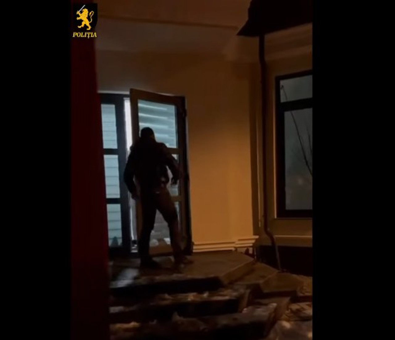 Speluncă destinată consumului de droguri în capitală. Cinci persoane au fost reținute 