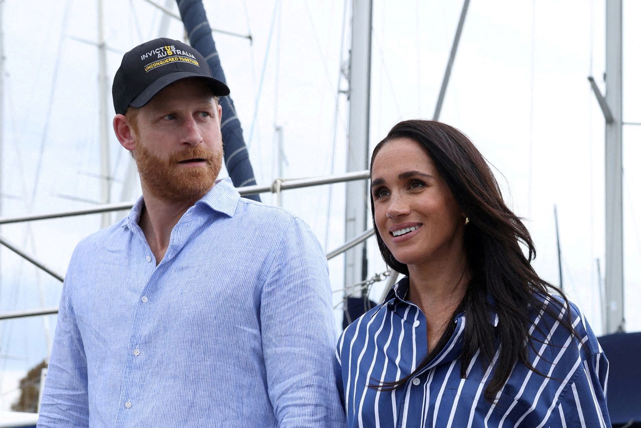 Prințul Harry și Meghan Markle au revenit în Marea Britanie: Vor trăi ca „simpli cetățeni”