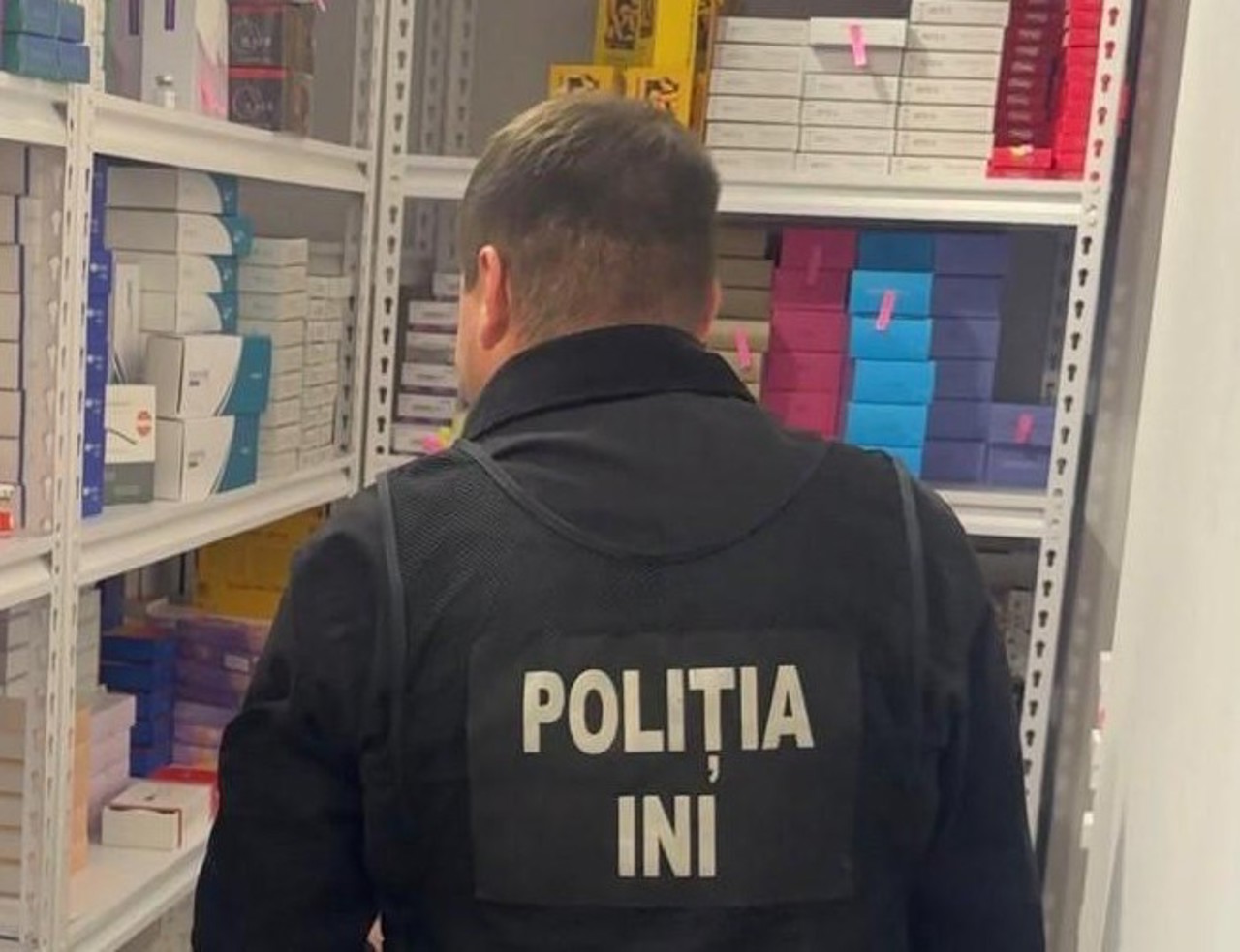 Produse medicamentoase interzise, în valoare de peste trei milioane de lei, ridicate în urma unor percheziții 