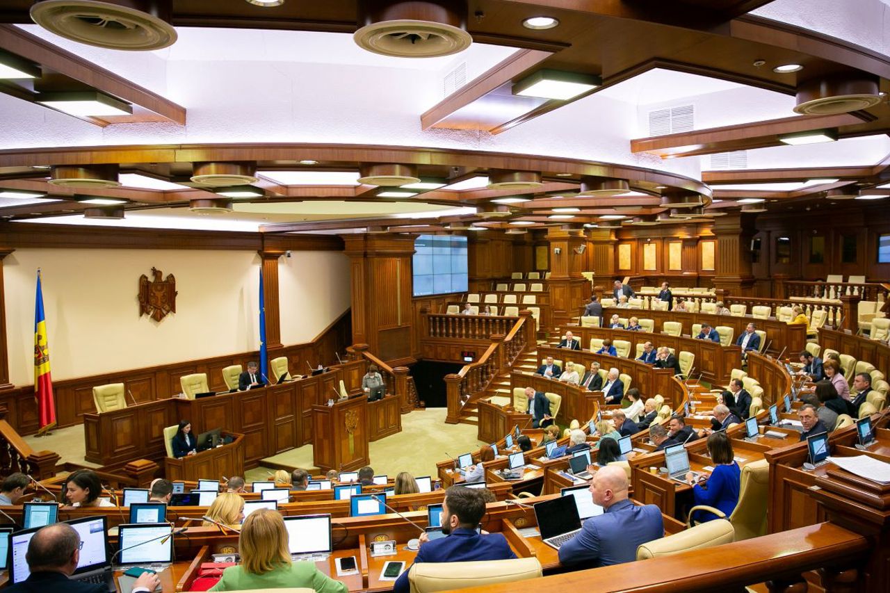 Заседание парламента: В повестке дня внесение изменений в Закон о программе возмещения НДС для сельхозпроизводителей