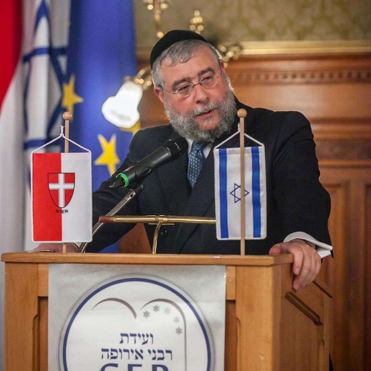 Moscow's exiled chief rabbi urges Jews to leave Russia while they can