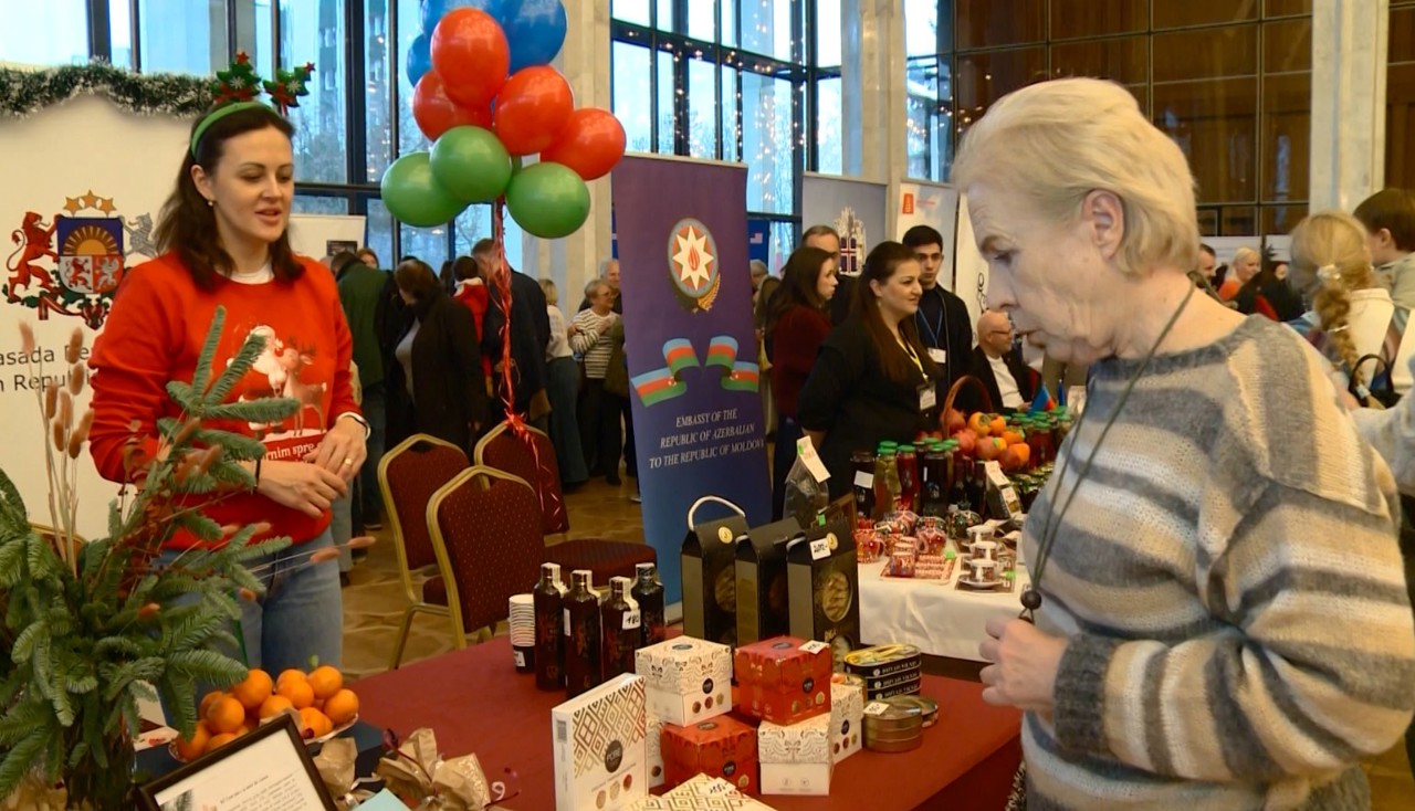 Târgul Internațional de Caritate în capitală. Oamenii au cumpărat produse în scop caritabil 