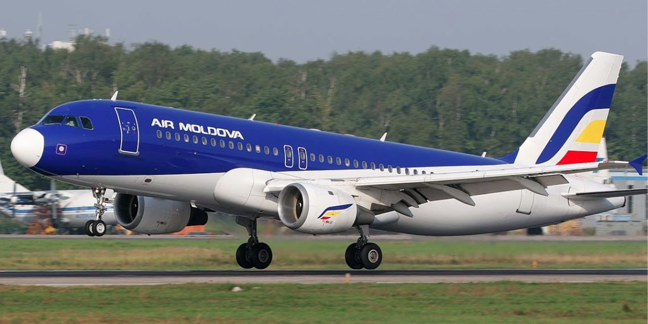 Пассажиры, чьи рейсы Air Moldova были отменены, возмущены. Они пришли в штаб-квартиру компании, чтобы потребовать компенсацию