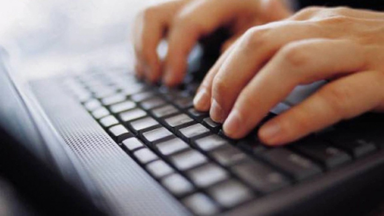 Criză de combustibil: Rușii caută pe internet „cum să facă benzină acasă”