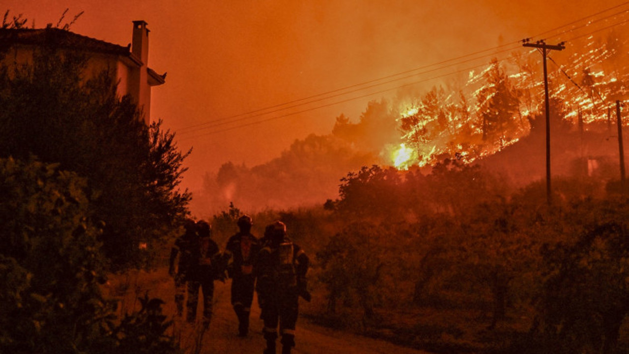 Incendiile de vegetație din Grecia fac victime. Sute de pompieri au intervenit cu elicopterele