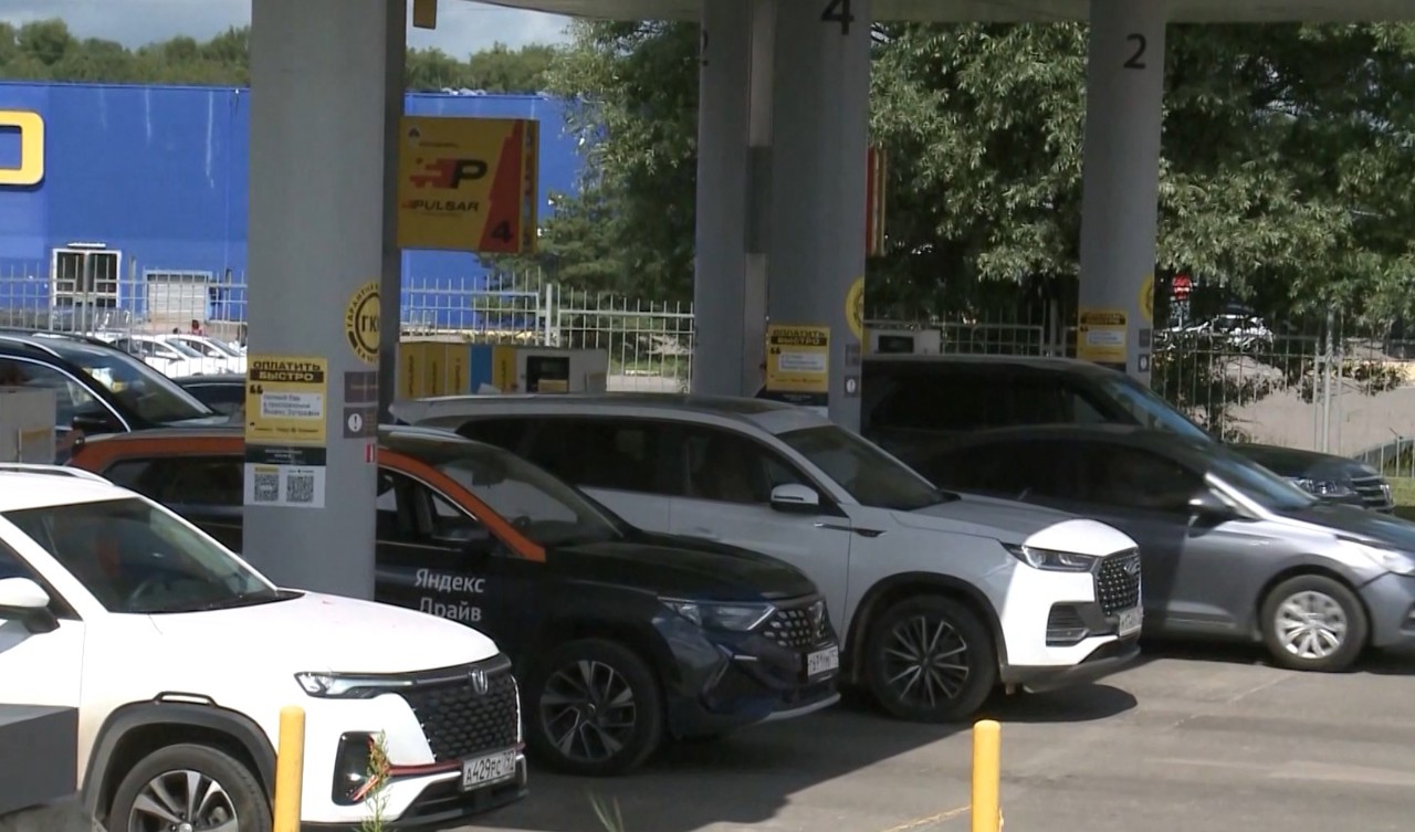 Rusia: 11 dintre cele mai mari rafinării sunt nefuncționale. Criza de carburanți se simte în întreaga țară  