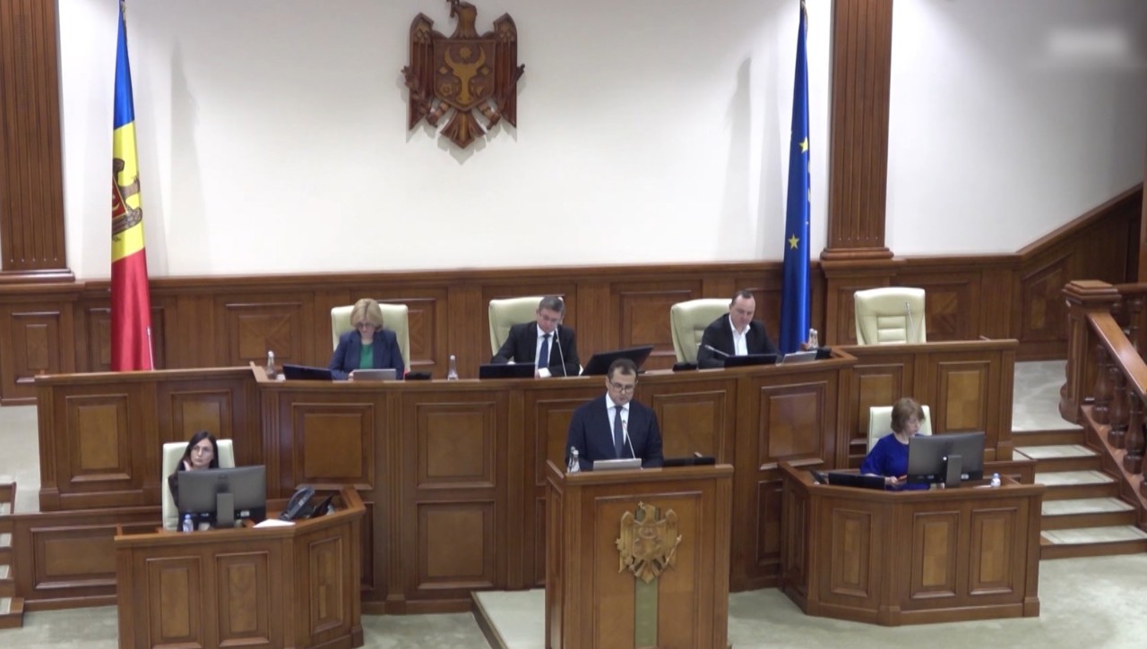 „Antrenor-jucător” la Guvern. Vasile Tofan își asumă mandatul cu promisiunea unor rezultate rapide
