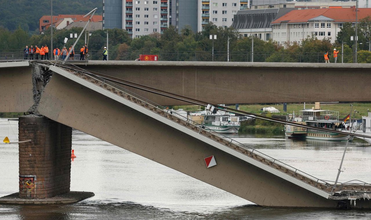 В Дрездене фрагмент моста рухнул в реку: территория вокруг оцеплена, движение транспорта и судов приостановлено