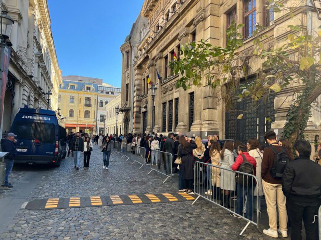 Presidential runoff // Bomb alerts in 14 polling stations abroad on the day of the second round