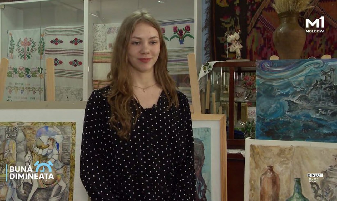 O adolescentă de 16 ani de la Trușeni și-a organizat propria expoziție de pictură la muzeul din localitate