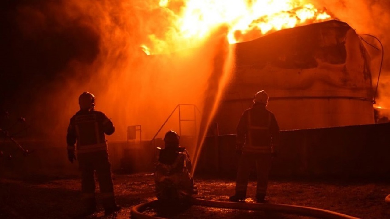 Drone ucrainene au lovit două rafinării ale Rosneft din regiunea rusă Samara