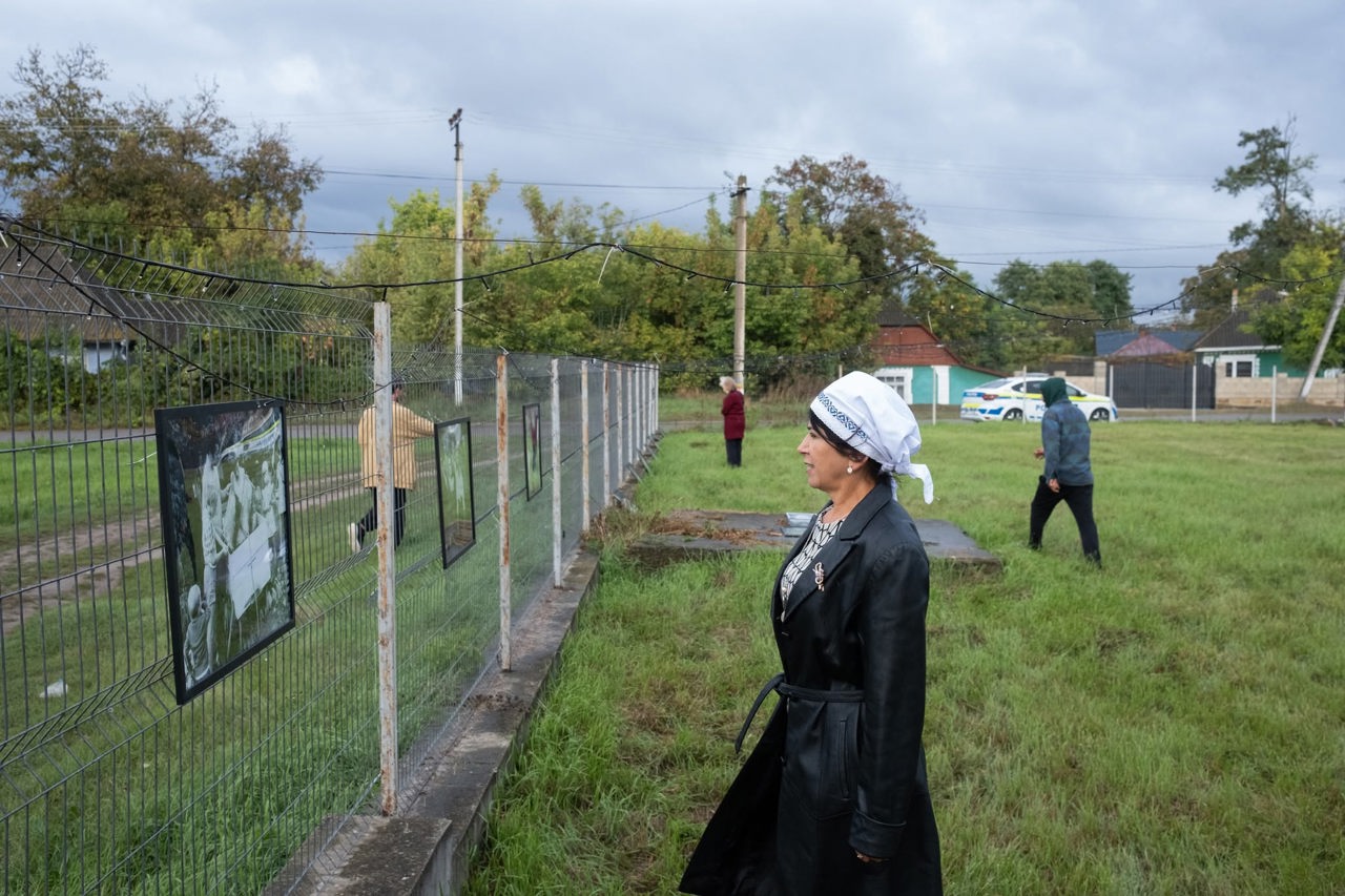 Over 200 old photographs from Cosăuți, digitized and displayed in the village center