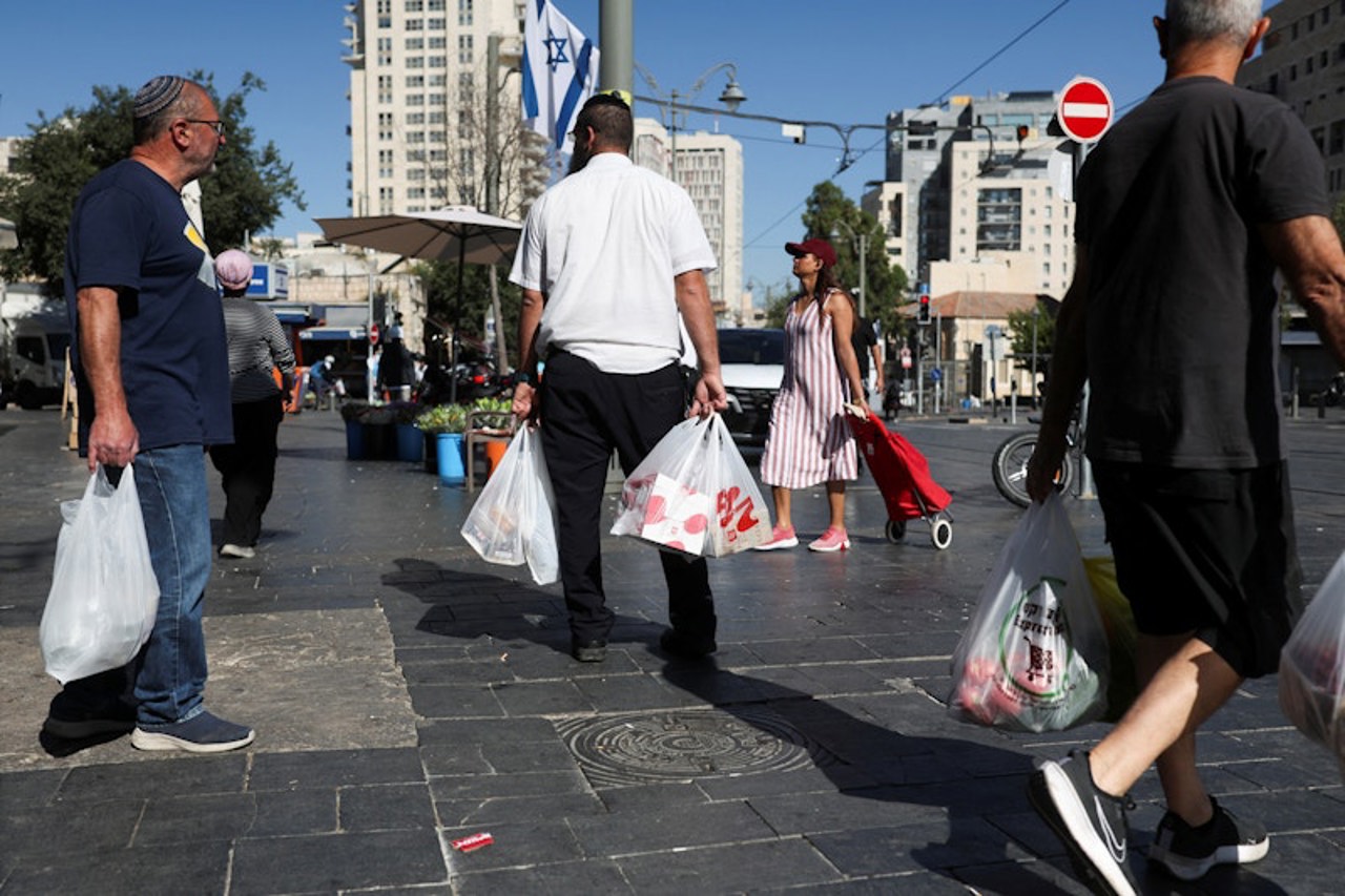 Reuters. Cetățenii israelieni sunt îndemnați să se refugieze în buncăre.