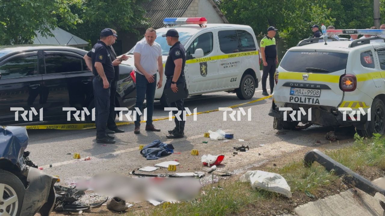 Accident grav la Sângerei: Doi polițiști striviți de o mașină au decedat la spital