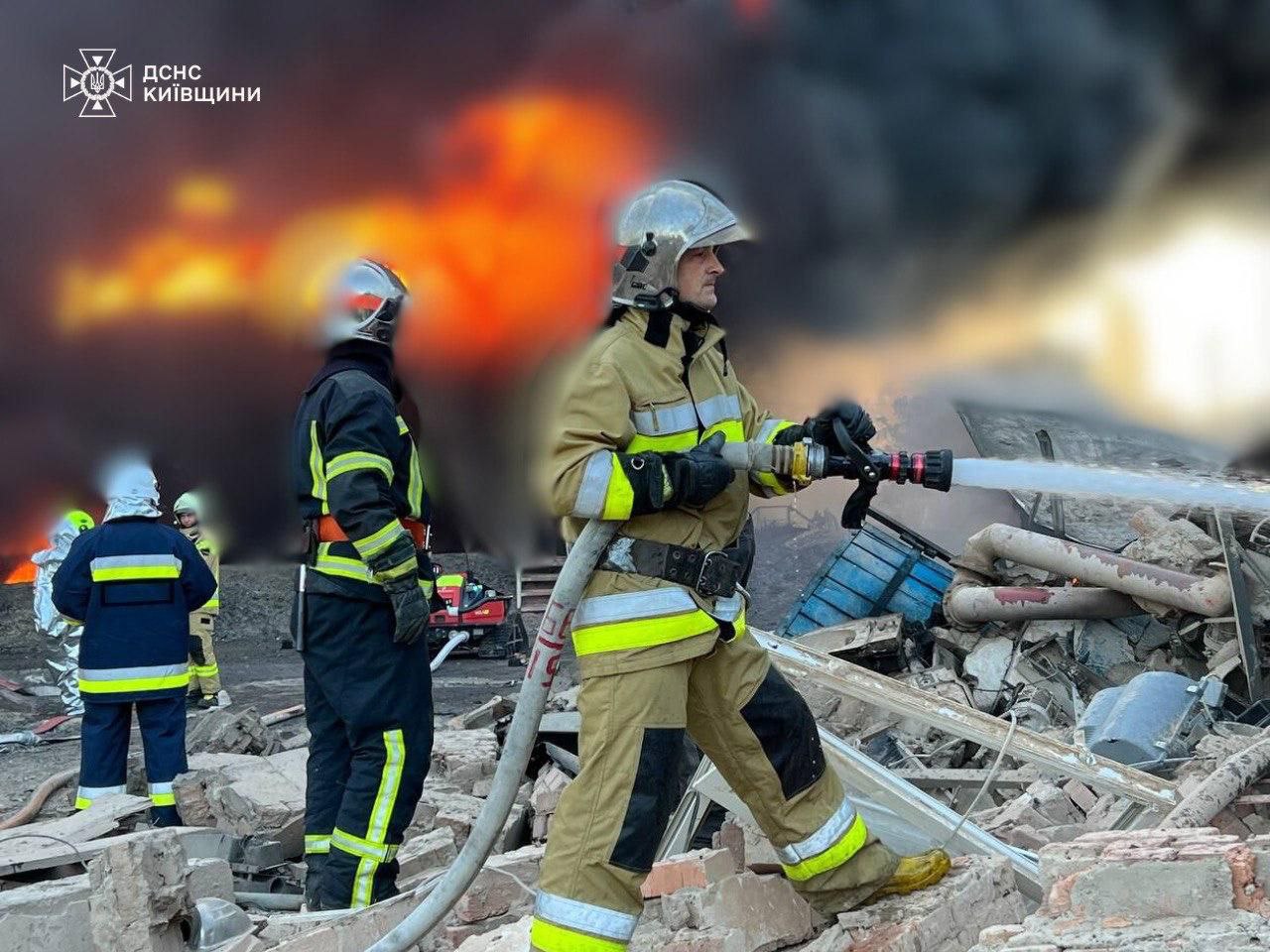 Atac cu rachete și drone în Ucraina// Un incendiu a izbucnit la o instalație industrială