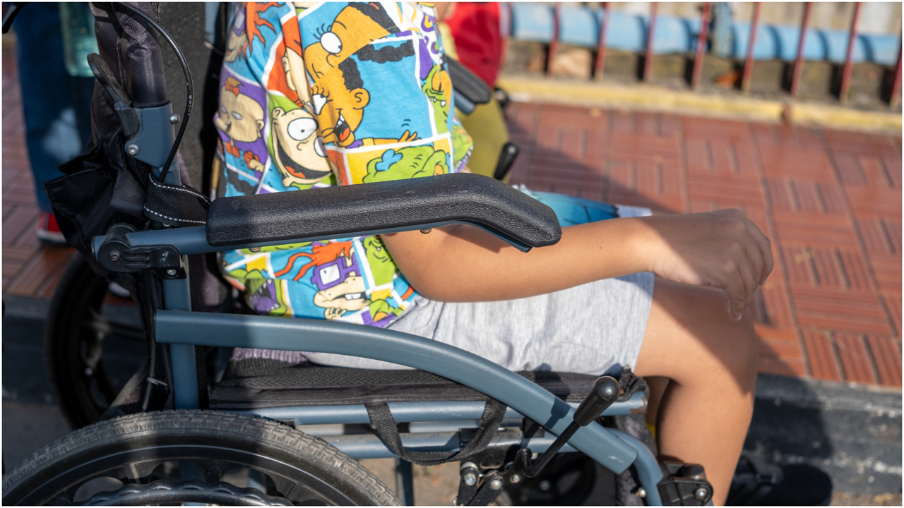 „Dezarmate” în fața dizabilității: femeile care își îngrijesc apropiații au nevoie de sprijin și recunoaștere