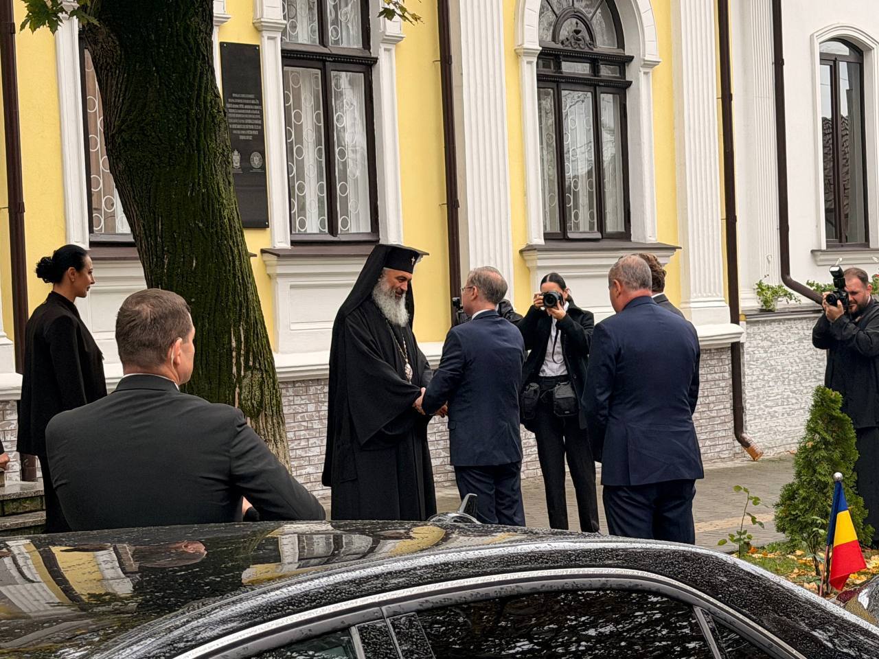 Premierul României și-a început vizita la Chișinău la Mitropolia Basarabiei