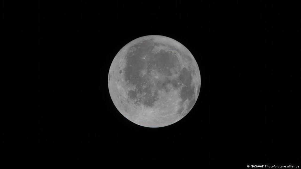  Экипаж "Орион" сделал уникальный снимок Луны