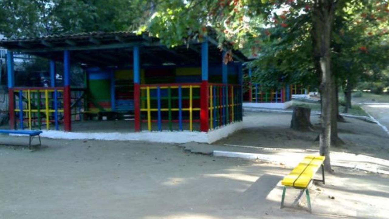 Anchetă la o grădiniță din Chișinău, după ce o angajată a fost filmată agresând un copil