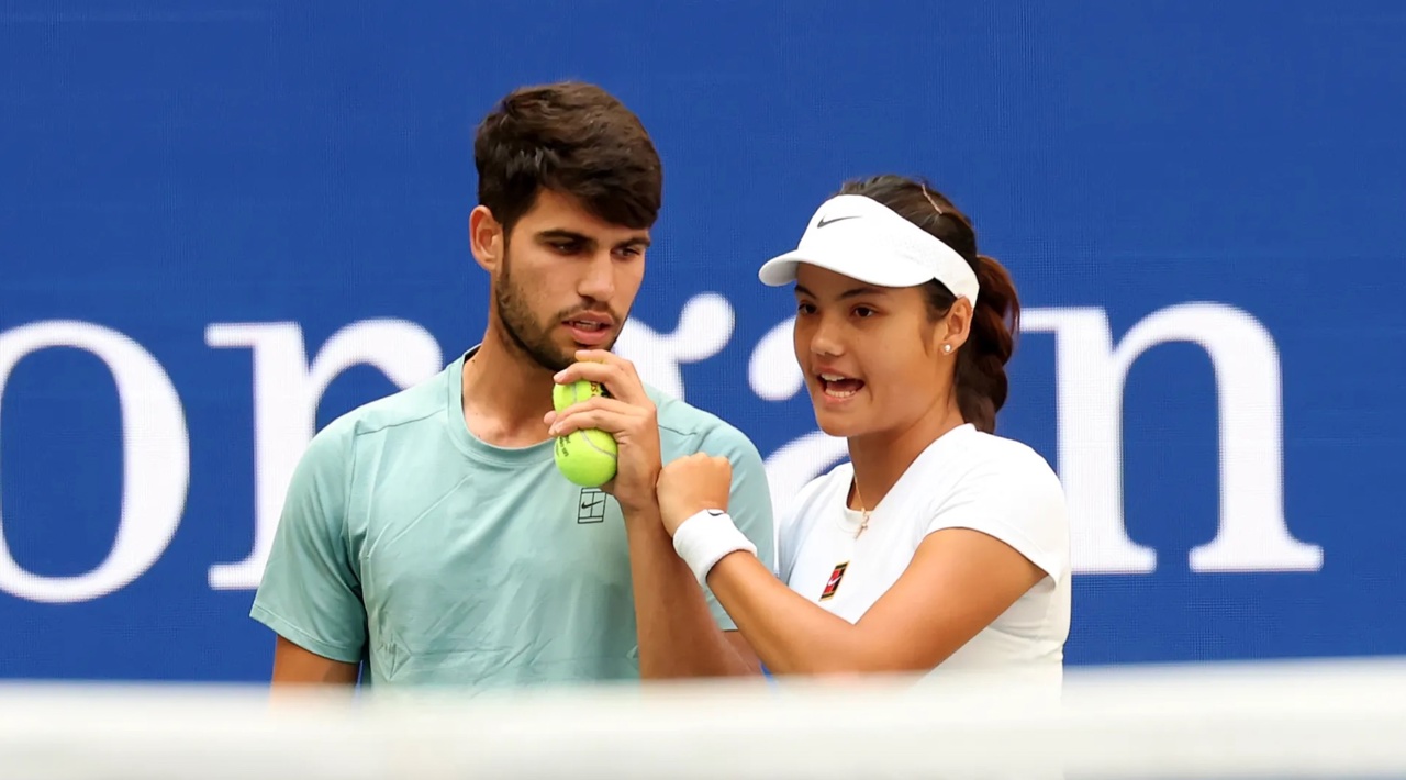 Răducanu și Alcaraz, învinși în primul tur al probei de dublu mixt la US Open