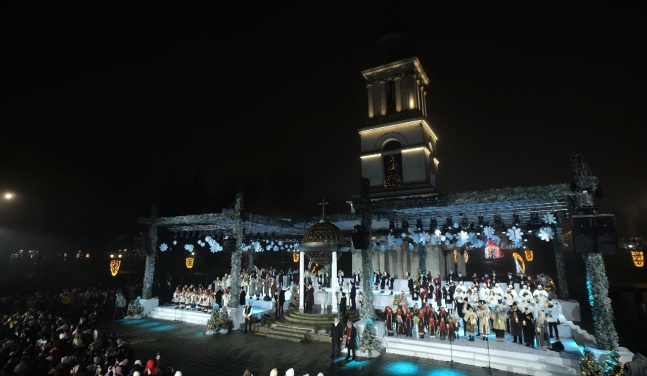 Colinde cântate de artiști cunoscuți au încălzit inimi în centrul capitalei 