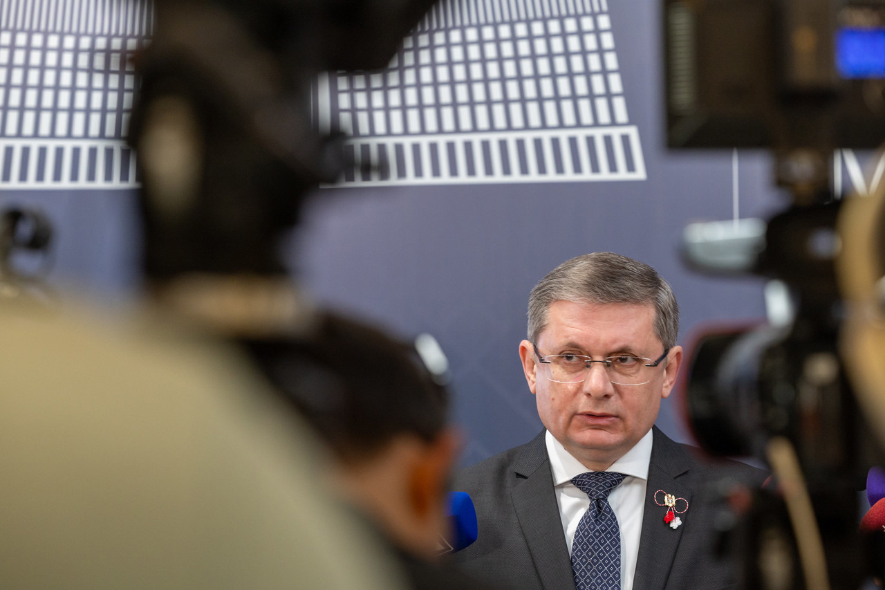 Parlamentul a solicitat oficial opinia Comisiei de la Veneția la amendamentul privind vettingul, votat cu scandal. Grosu „Nu avem luxul de a aștepta”