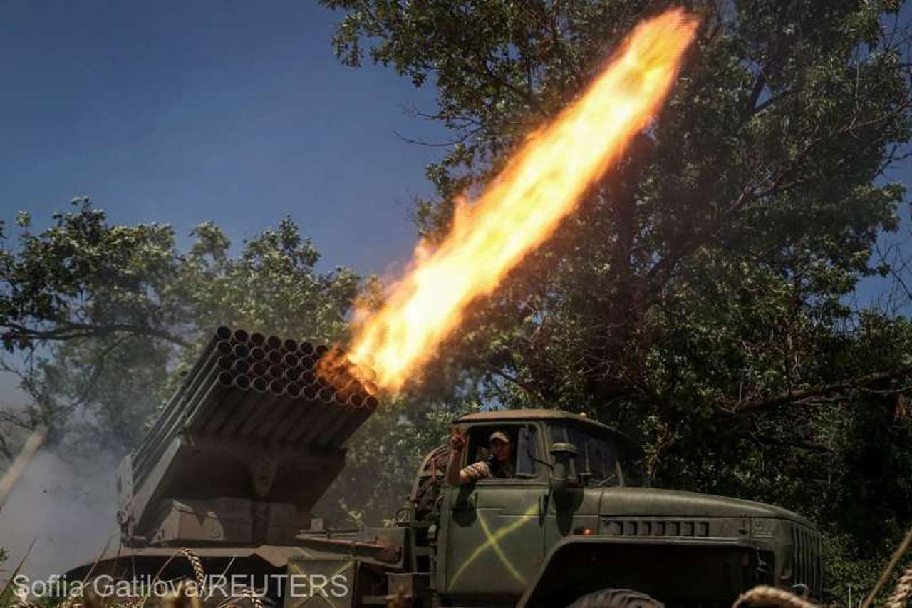 Россия интенсивно бомбит Авдеевку, пытаясь окружить город