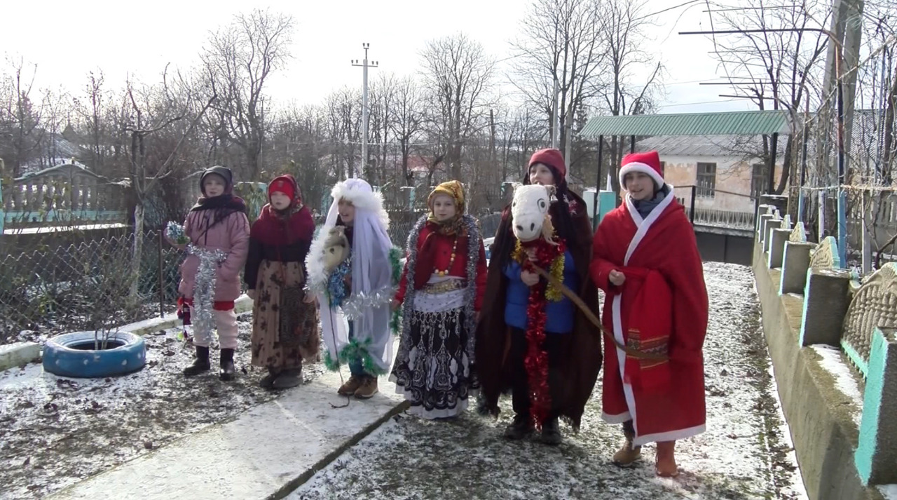 Copiii aduc speranță și roade bogate prin tradiția semănatului