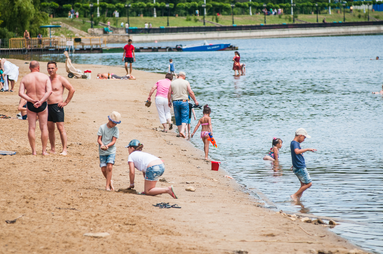 Власти призывают граждан не купаться в столичных водоемах и не пить воду из родников