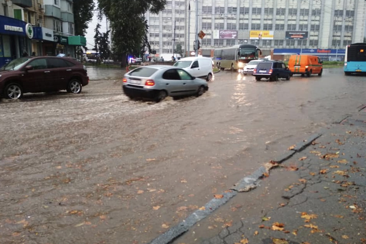 Avertisment meteorologic: Cod galben de vijelie și ploi cu grindină în toată țara