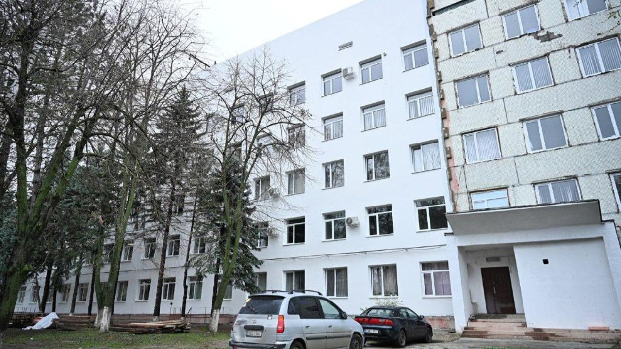 Chisinau City Hall / Hospital "Gh. Paladi" Hospital in the process of thermal insulation