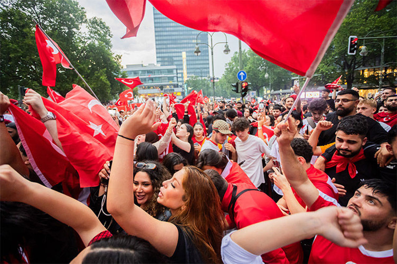 В Турции прошли массовые протесты из-за решения об отстранении от руководства главной оппозиционной партии 