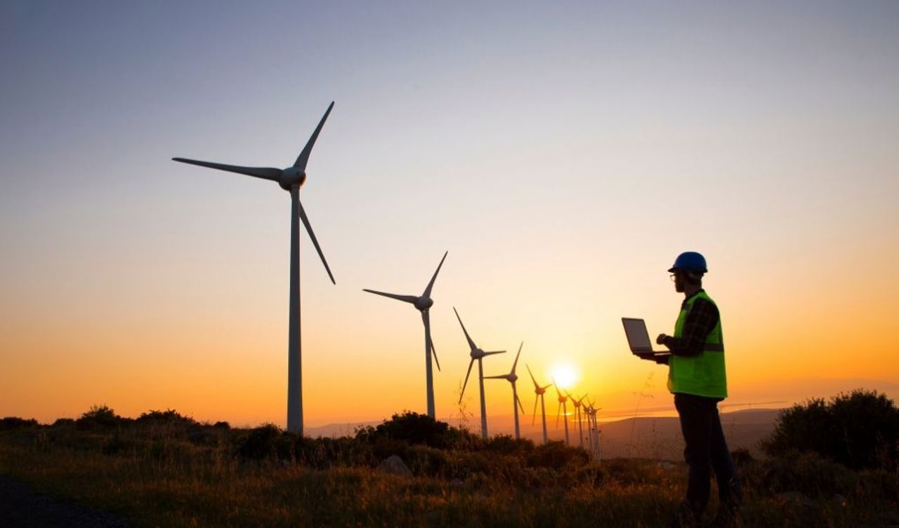 Guvernul pornește cea mai mare licitație eoliană din istorie, cu stocare obligatorie a energiei