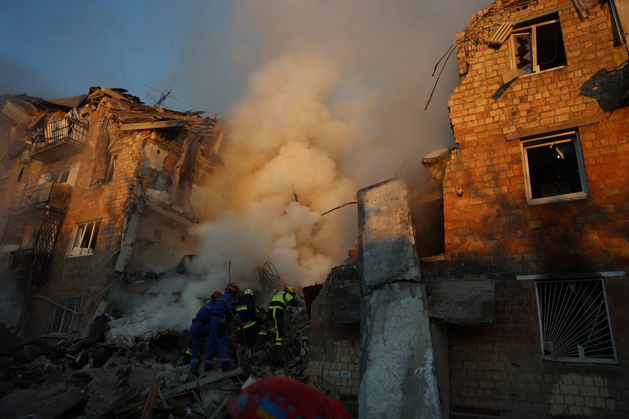 Массированная атака на Киев: 18 человек погибли, сотни объектов повреждены