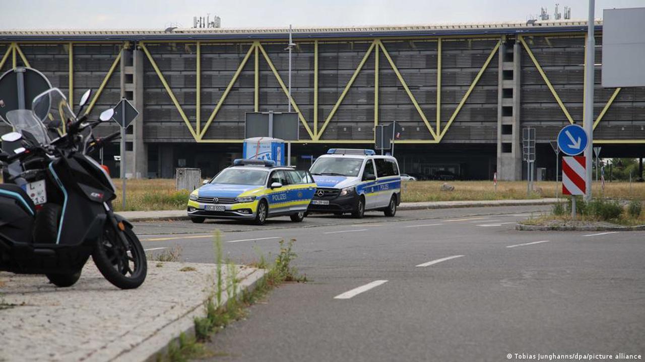 Возле украинского самолета в аэропорту Лейпцига обнаружили дрон со взрывчаткой
