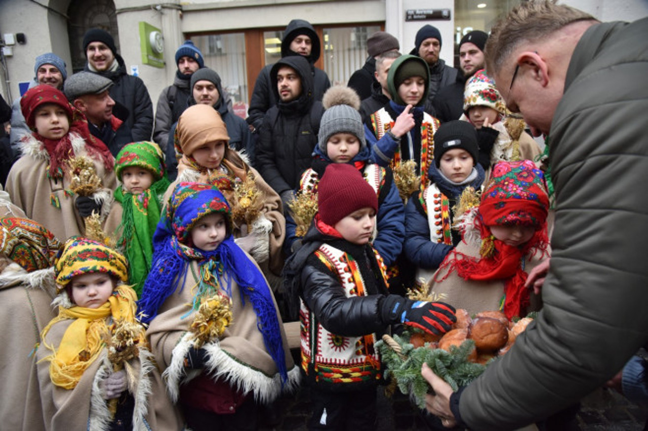 FOTO/ VIDEO Cum sărbătoresc ucrainenii primul Crăciun pe 25 decembrie