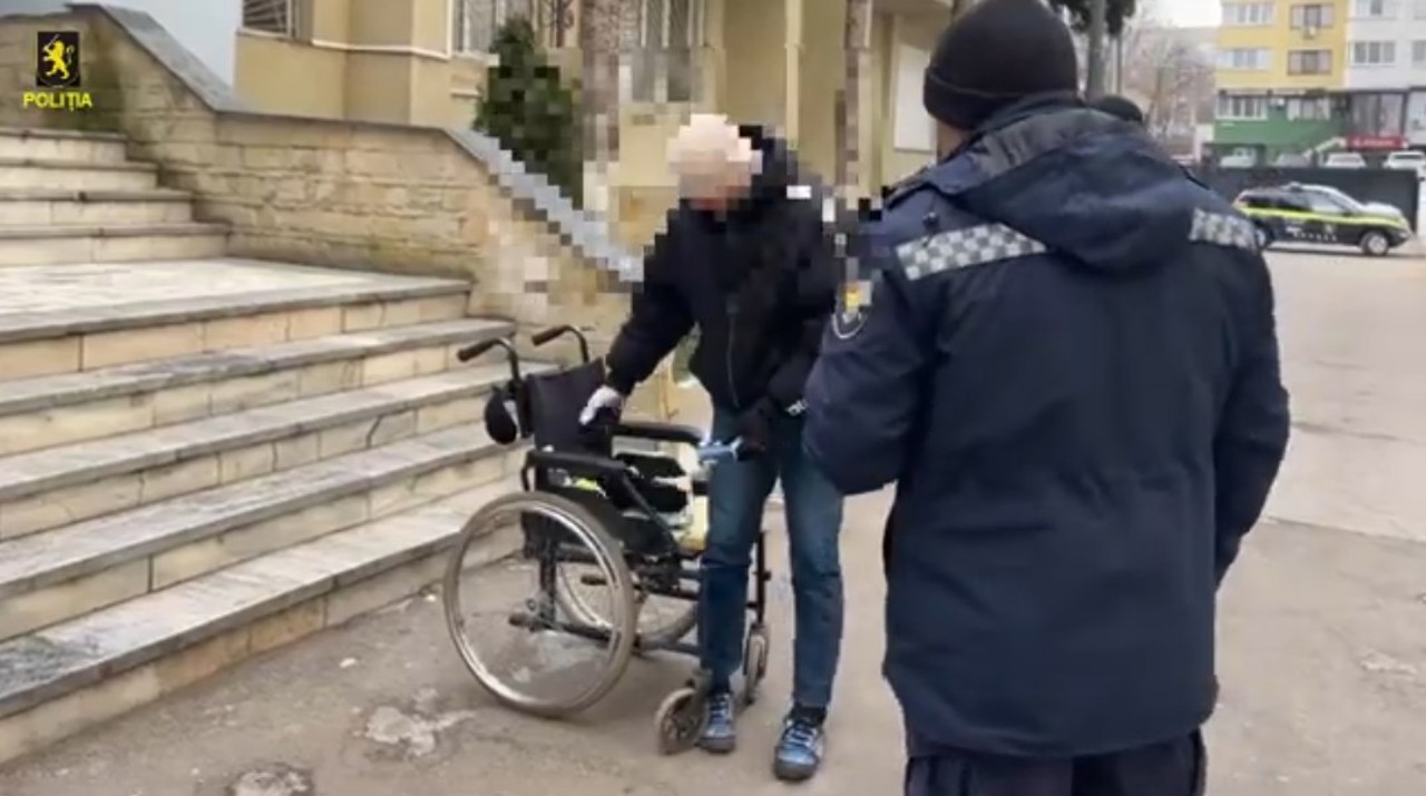 Se prefăceau bolnave și cerșeau: peste 20 de persoane, sancționate în capitală