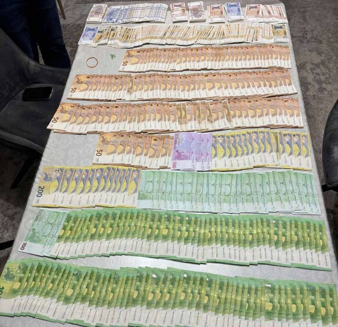 Searches in the "TUX" case: five people detained for money laundering and tax evasion